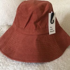 NWT Billabong x Salty Blonde bucket hat